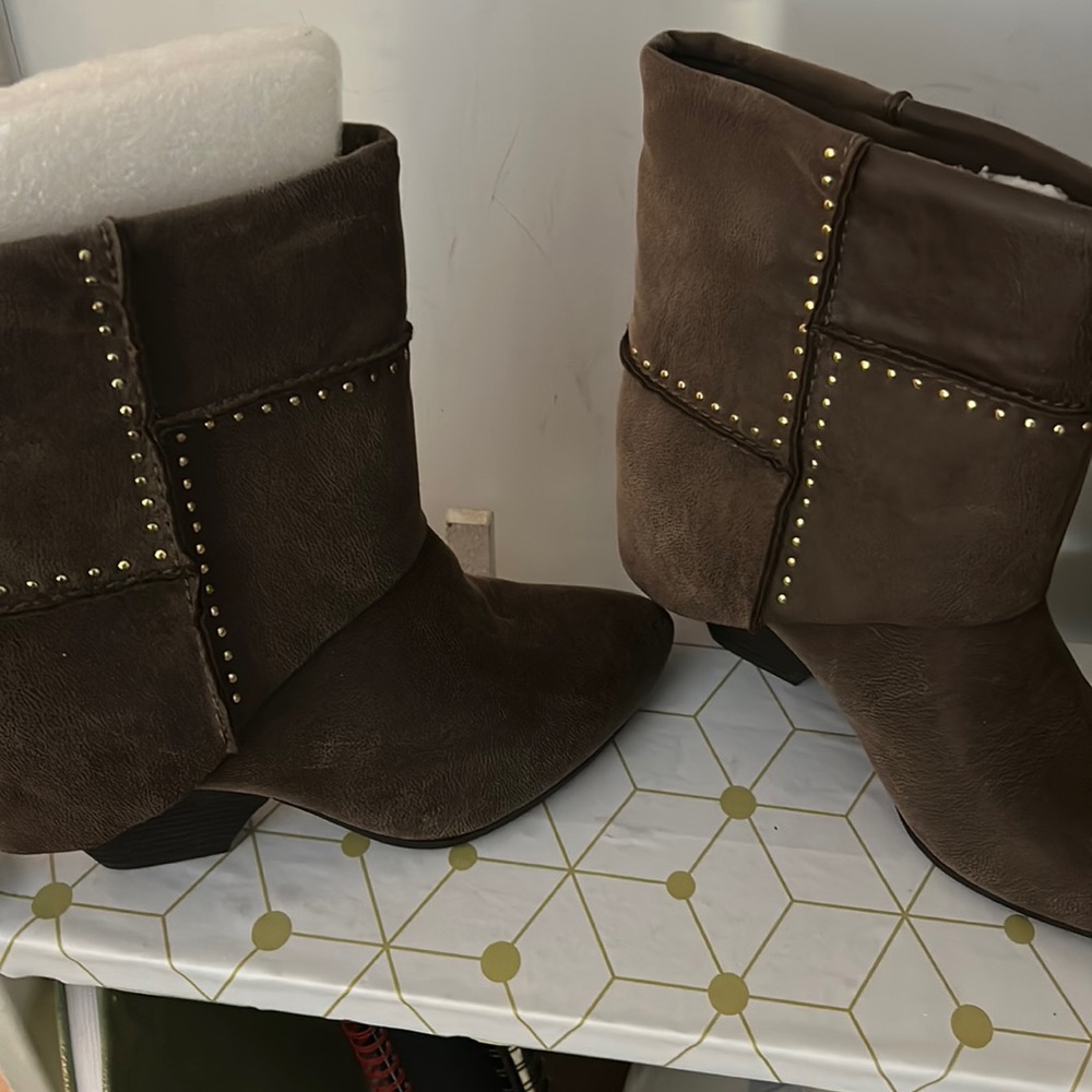 Fergie boots